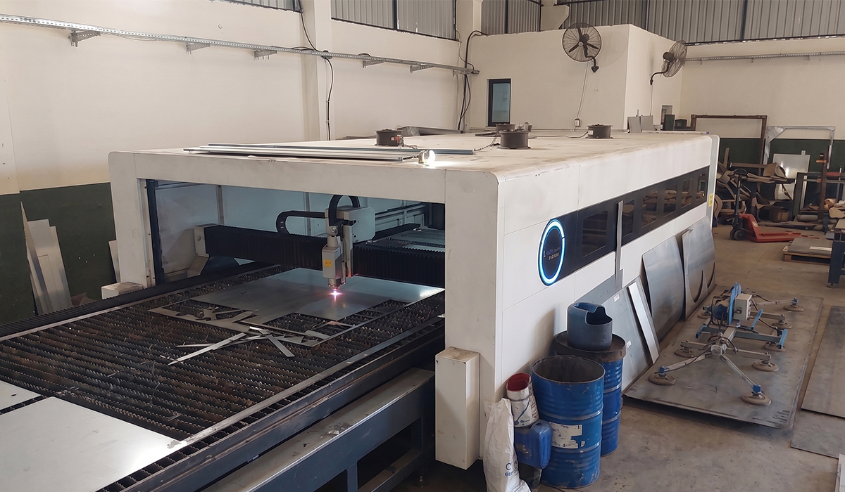Termal 2.5x6 Metre Fiber Lazer Kesim Makinesi